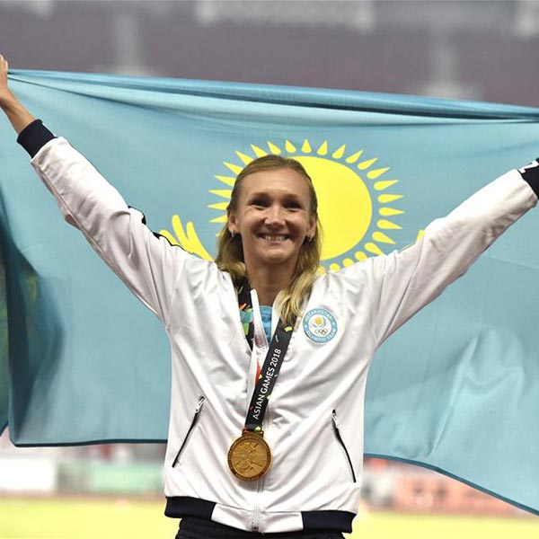 田径女子三级跳远颁奖仪式