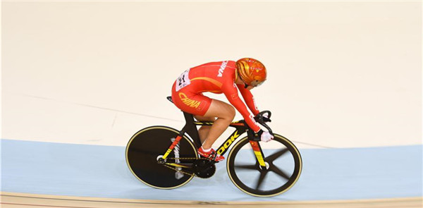 场地自行车女子竞速决赛赛况