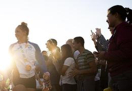 交到许多朋友，想去北京冬奥会&mdash;&mdash;记青奥会上的中文服务志愿者