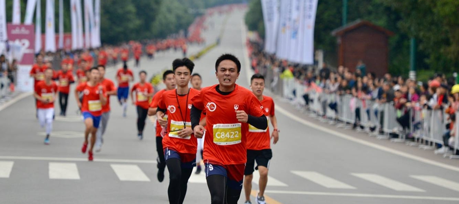 2018广安红马迷你跑圆满结束，男子组广安人包揽前三