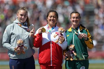 女子铅球项目颁奖仪式举行