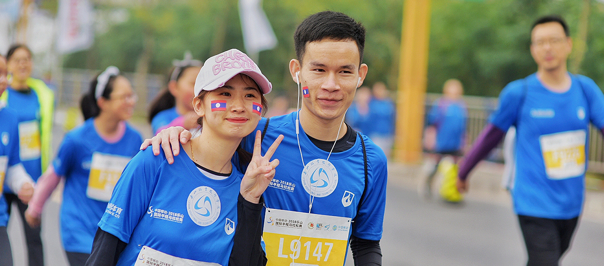 2018乐山半马的情侣选手