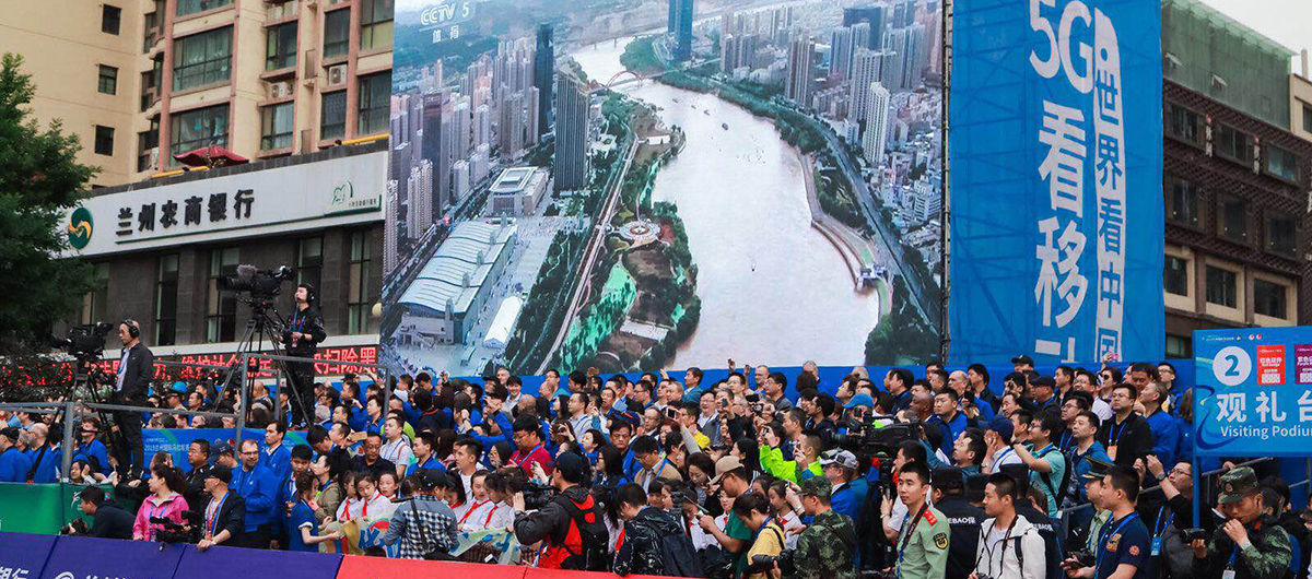 2019兰州国际马拉松鸣枪起跑