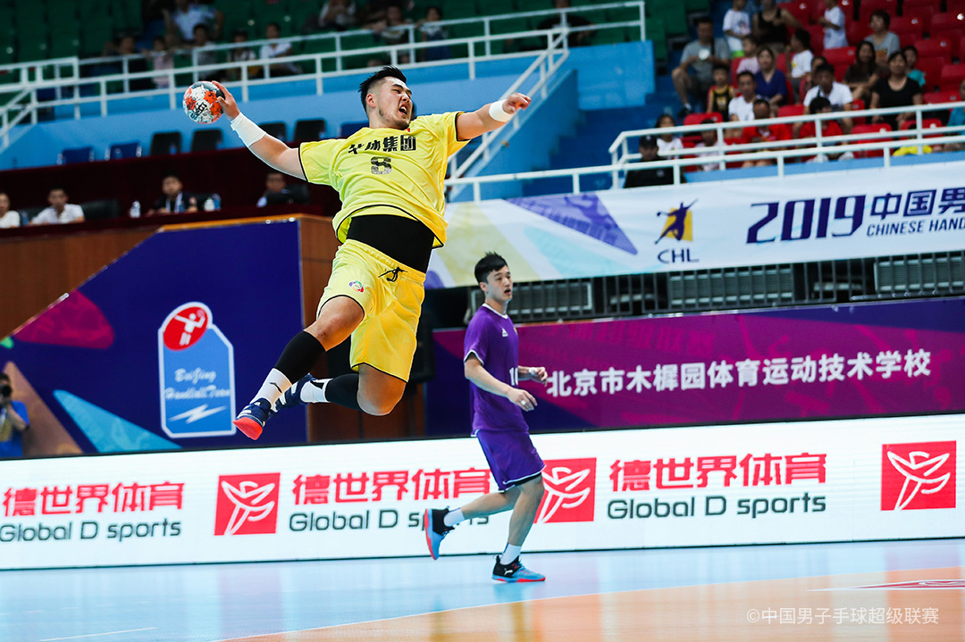 中国华体球员持球进攻