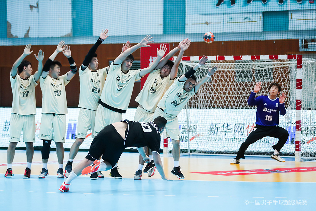 江苏队与北京队比赛瞬间