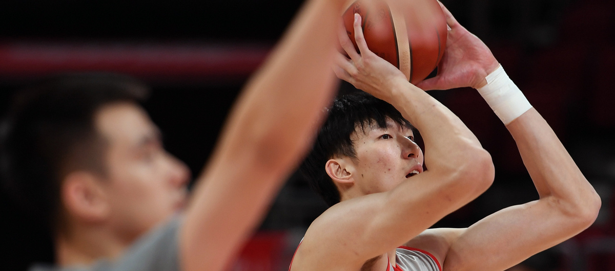 世界杯：中国队进行训练并举行赛前新闻发布会