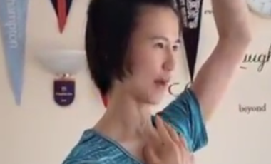 缓解颈椎不适，徐莉佳来支招