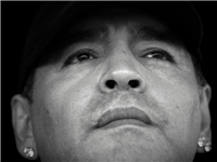 国际足联、欧足联主席对马拉多纳去世表示哀悼，欧冠赛前默哀