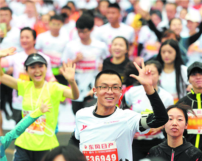 2019东风日产成都马拉松今日开跑