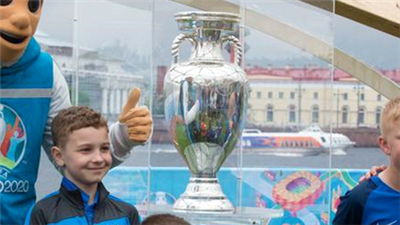 欧锦赛冠军奖杯&mdash;&mdash;德劳内杯