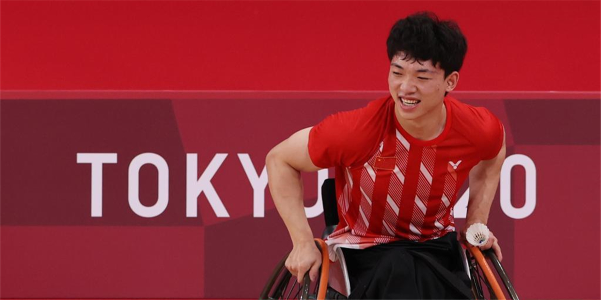 东京残奥会：屈子墨夺得羽毛球男子单打WH1级金牌