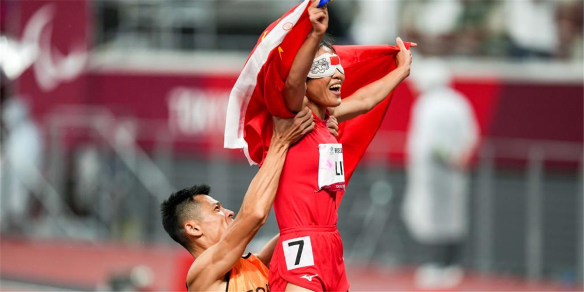 东京残奥会-田径：刘翠青获得女子200米T11级金牌