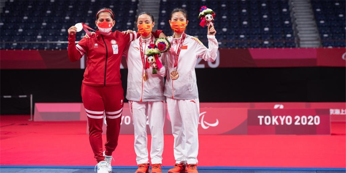 东京残奥会-羽毛球：女子单打SL4级颁奖仪式举行