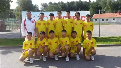 手球爷爷63年教球路