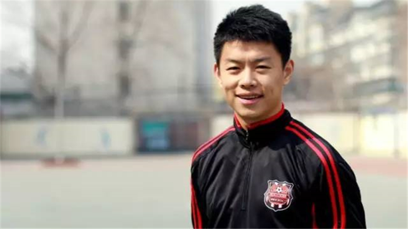 现在做普及是为了培养未来对足球有正确认知和热爱的家长、校长、市长