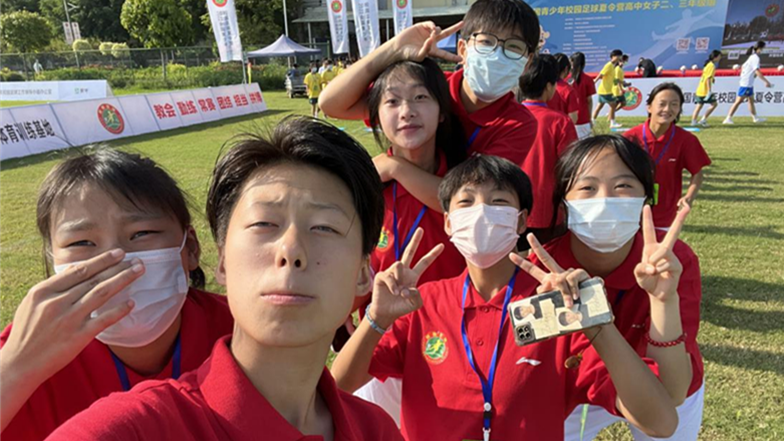 珍惜每一次比赛，足球少女在热爱中成长