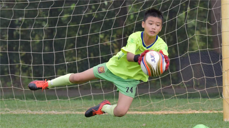 足球少年郭一祺：以兴趣为师 载足球之梦
