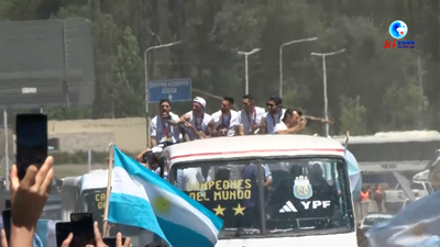全球连线 | 梅西带队 阿根廷队在阿首都巡游庆祝