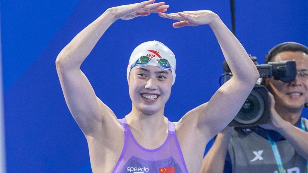 成都大运会 | 游泳——女子50米自由泳决赛：张雨霏夺冠