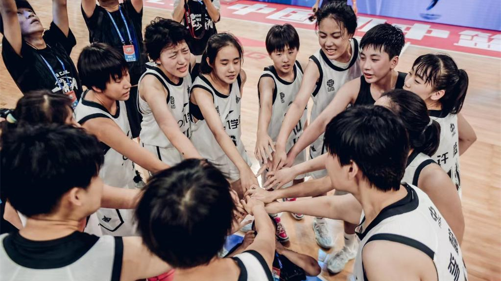 追光丨全国总冠军！这所中学女篮是如何炼成的？