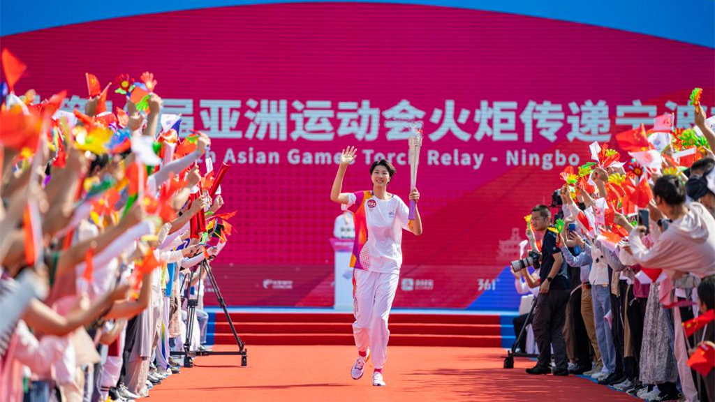 杭州亚运会丨杭州亚运会火炬在宁波传递