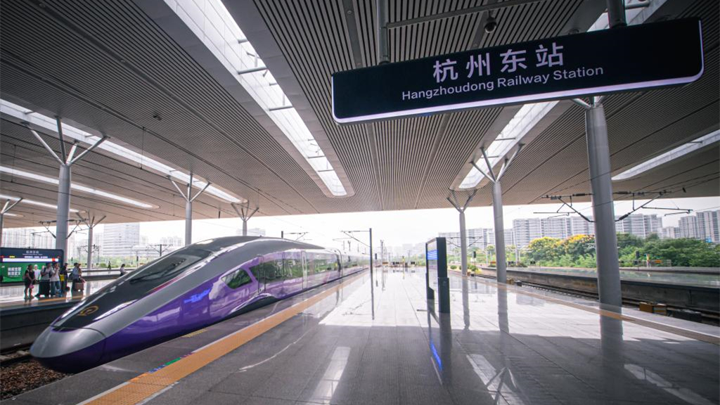 新华全媒+丨&ldquo;亚运版&rdquo;复兴号正式载客运营