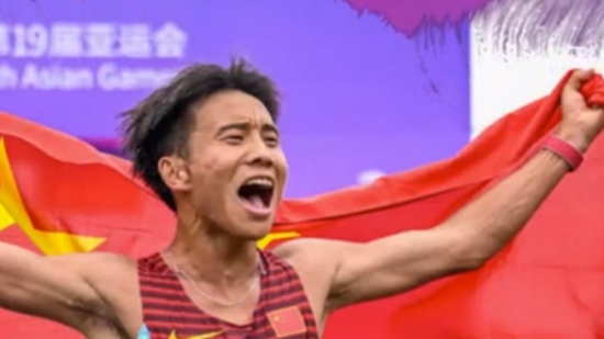 AIGC说亚运｜何杰创历史问鼎男子马拉松 女篮胜日本成功卫冕