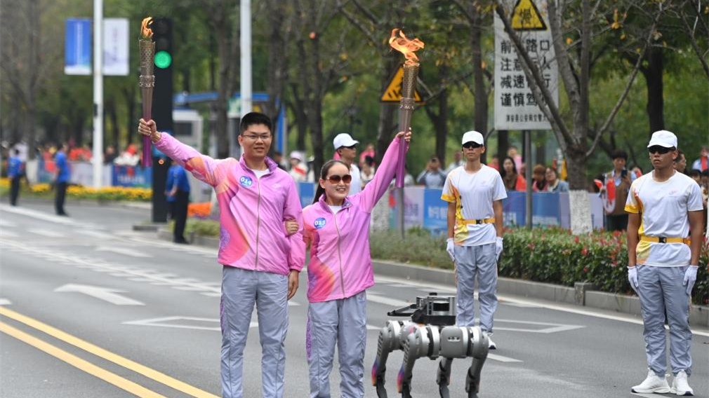 杭州亚残运会｜火炬手蔡琼卉：在黑暗里努力追光