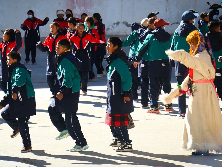 追光丨课间时间，一起在海拔4700米的校园越&ldquo;弹&rdquo;越高