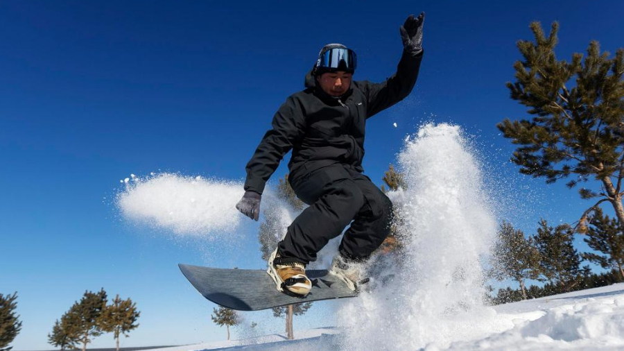 追光 | 草原滑雪&ldquo;头号玩家&rdquo;：没滑雪场？我自己建！