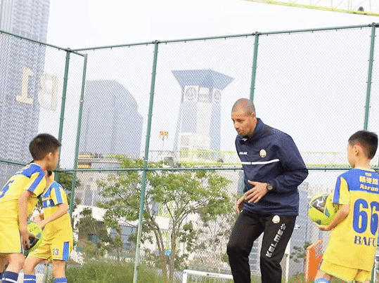 追光｜小罗的前队友，在中国当&ldquo;孩子王&rdquo;