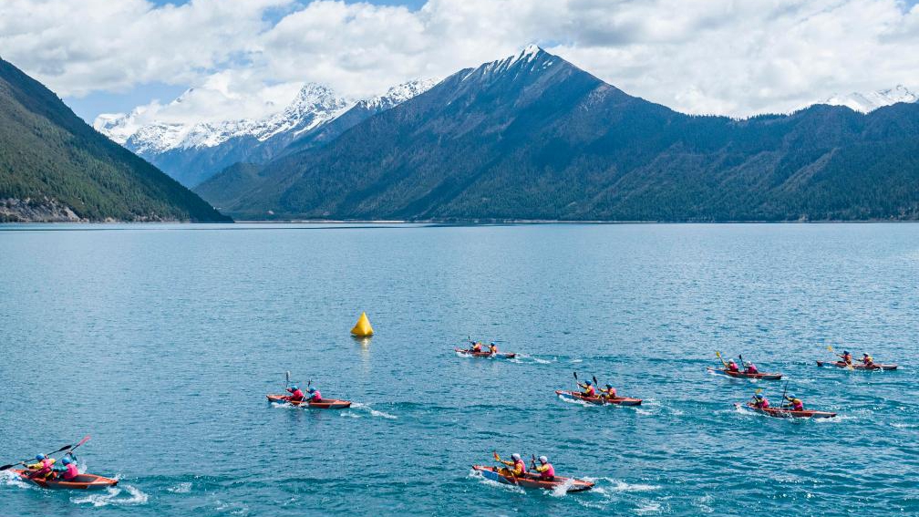 追光丨参加一场高原上的&ldquo;划水&rdquo;比赛