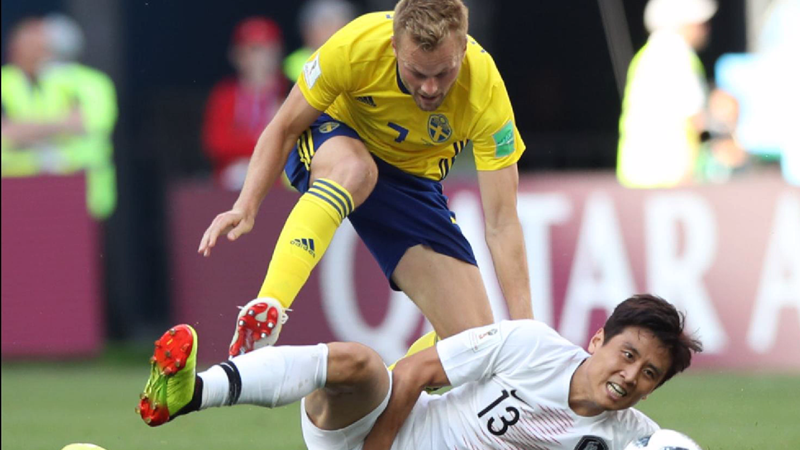 两队互踩！看着真疼！