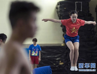 跳水梦之队抵达雅加达 踏上亚运征程