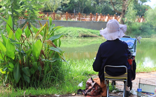 一群花甲老人用画笔留住昆明记忆