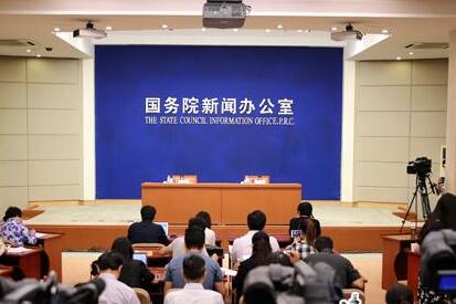 国新办就实施湖长制等情况举行发布会