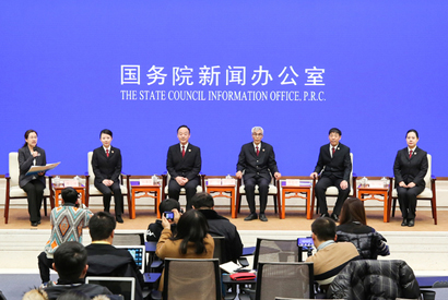国新办举行检察系统先进代表与中外记者见面会