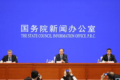 国新办举行解读《政府工作报告》有关情况吹风会