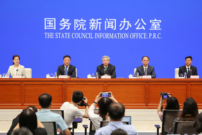 国新办举行挂牌督战工作成果新闻发布会