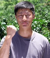 把村民脱贫奔小康的路越走越宽