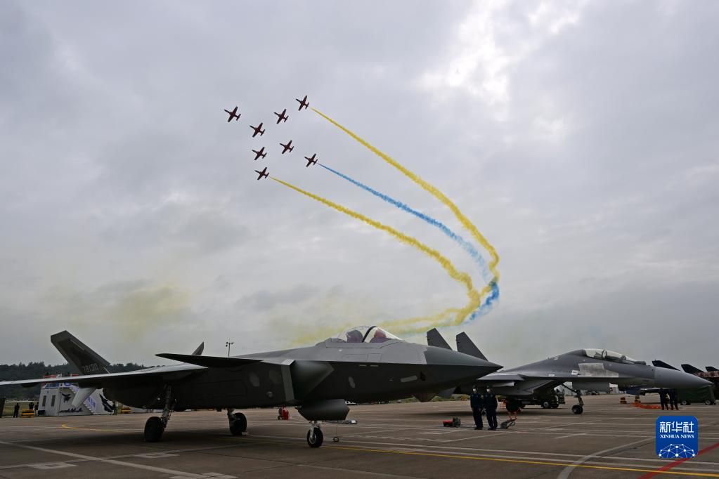 空军50型武器装备在中国航展成体系亮相 多型战机飞行表演展现实战化军事训练成就