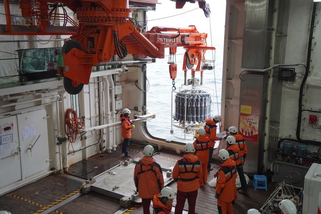 中国第13次北冰洋科学考察队穿越北极