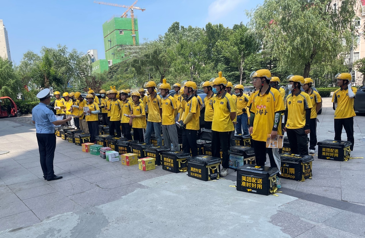 美团外卖将针对路口、事故多发路段等场景向骑手实时推送语音提醒-新华网