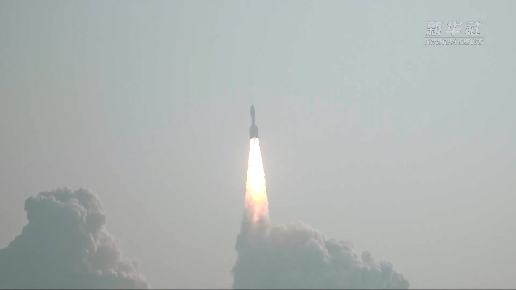 新华全媒＋丨全球运力最大固体运载火箭引力一号发射成功