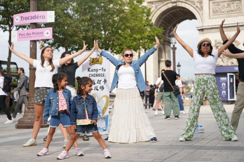 直抵卡牌风靡背后：引导理性消费 探寻正向价值