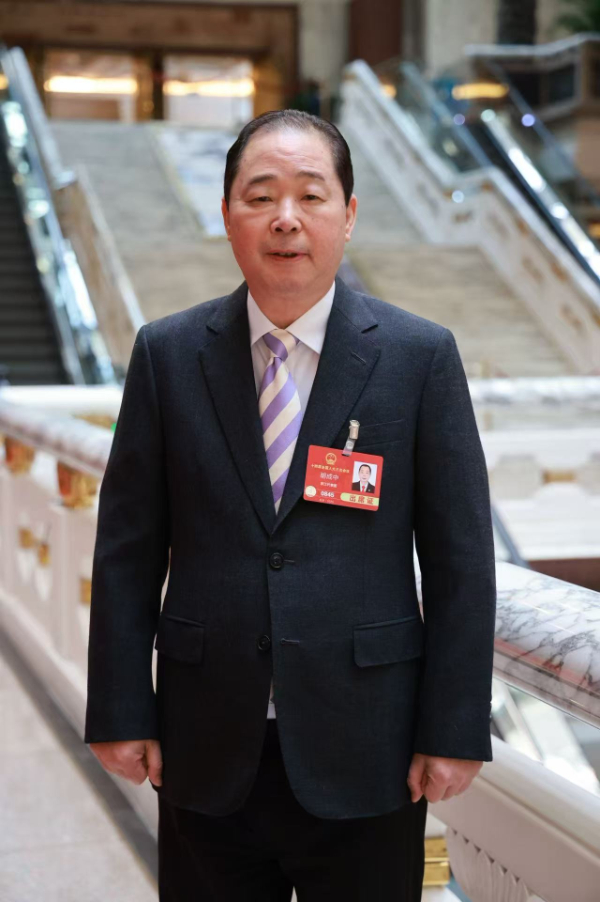 胡成中代表：让中国低压电器更“绿”一些