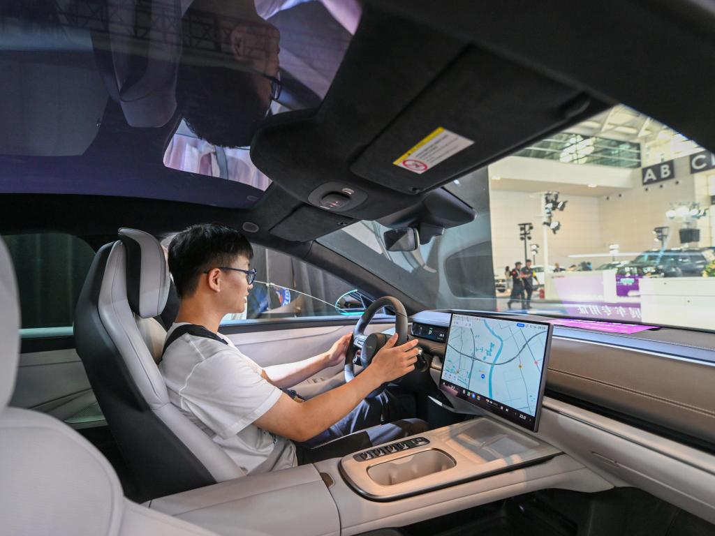 回望2025·实物见变迁丨车轮上的新体验——2025年汽车“智变”里的科技跃迁