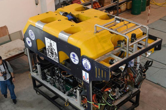 自主研制4500米级深海无人遥控潜水器亮相