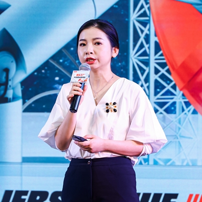 时尚COSMOBOX主编、时尚COSMO电商内容及运营总监 黄婷