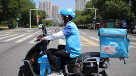 高校开学季,看外卖小哥、保安和核酸检测员的励志求学路